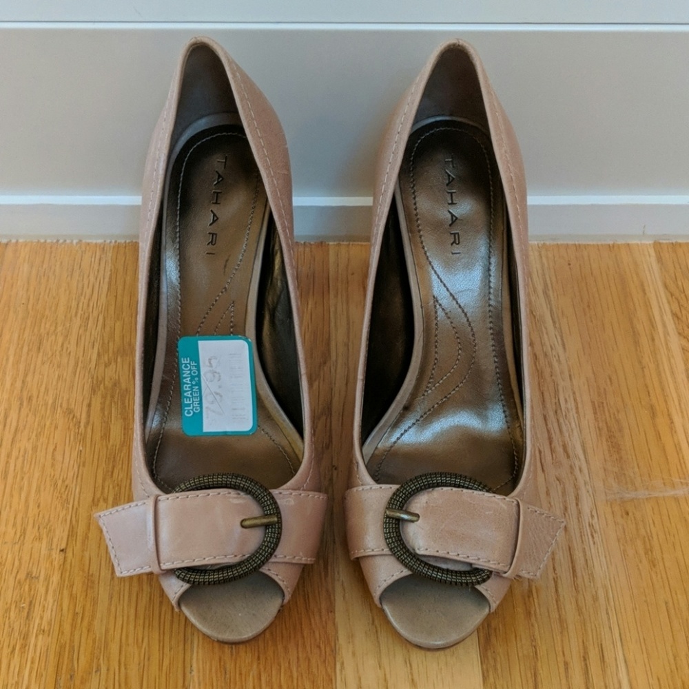 NWT Tahari Tan Buckle Peep Toe Heels, size 6.5